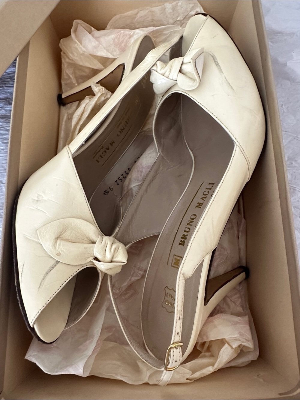 Vintage Bruno Magli Ivory Knot Peep-Toe Slingback Heels 9AA